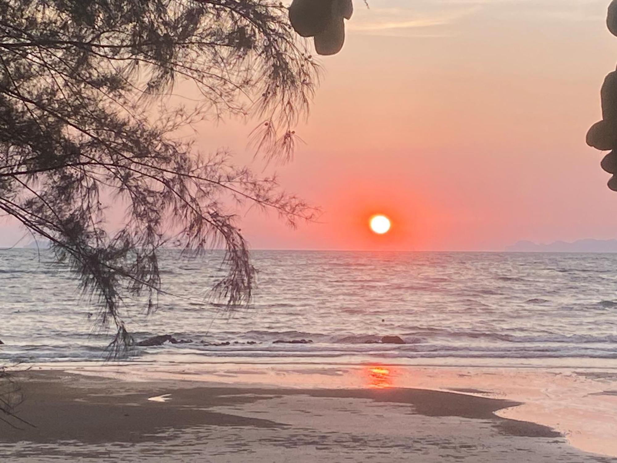 Coconut Lanta Resort @Klong Dow Beach 끄라비 외부 사진