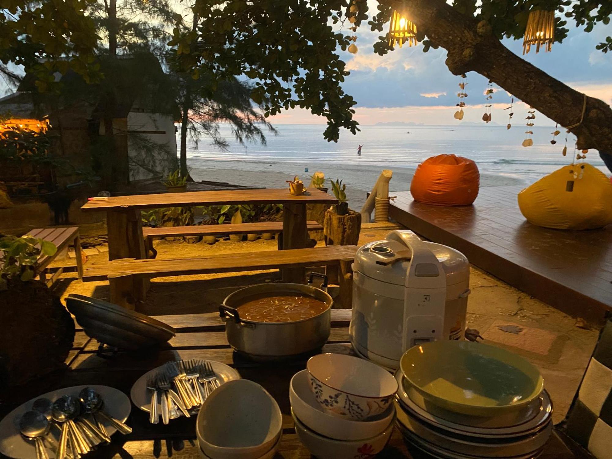 Coconut Lanta Resort @Klong Dow Beach 끄라비 외부 사진